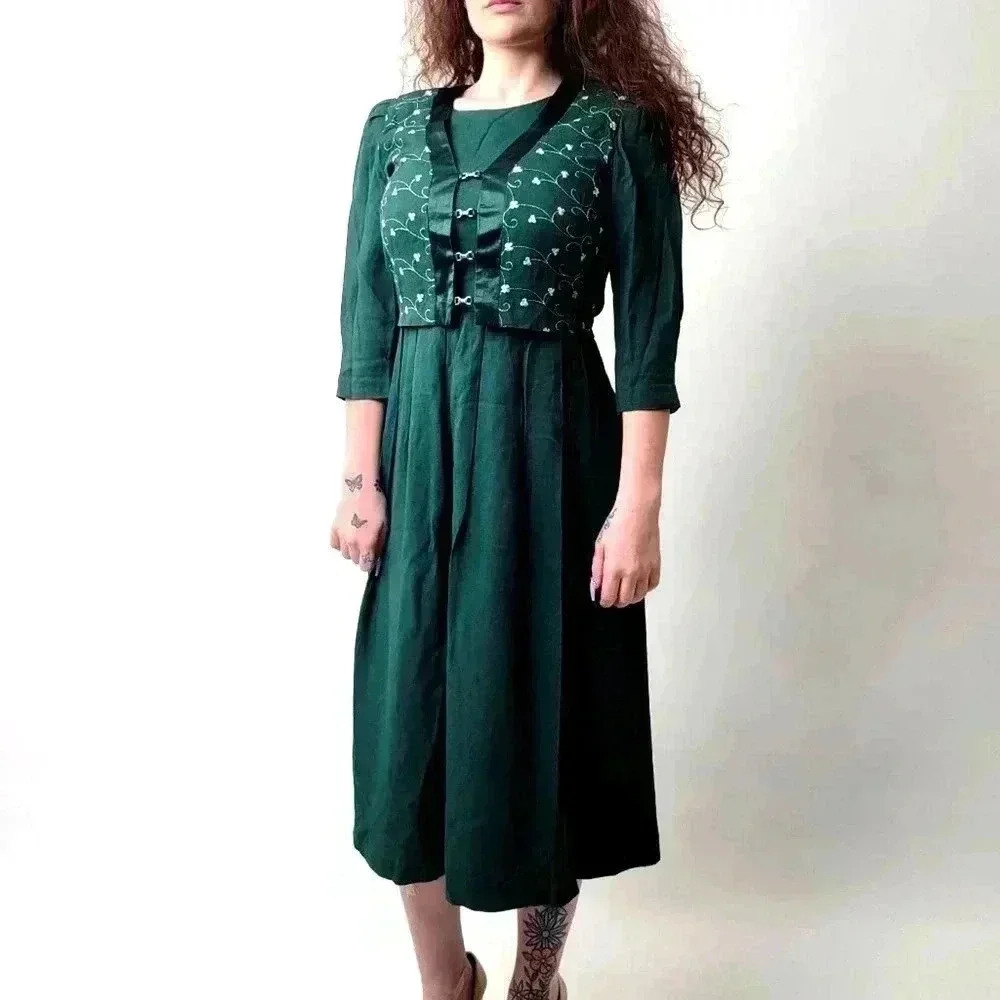 Vintage German Cottagecore Embroidered Emerald Plaid Dress - Picture 2 of 7